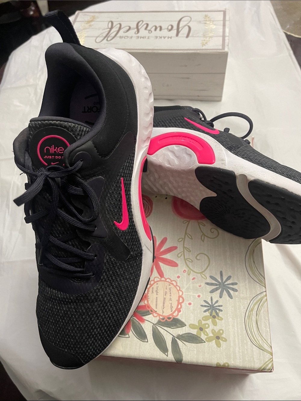 Nike Women's Black with Hot Pink Accent Running Sneakers size 11